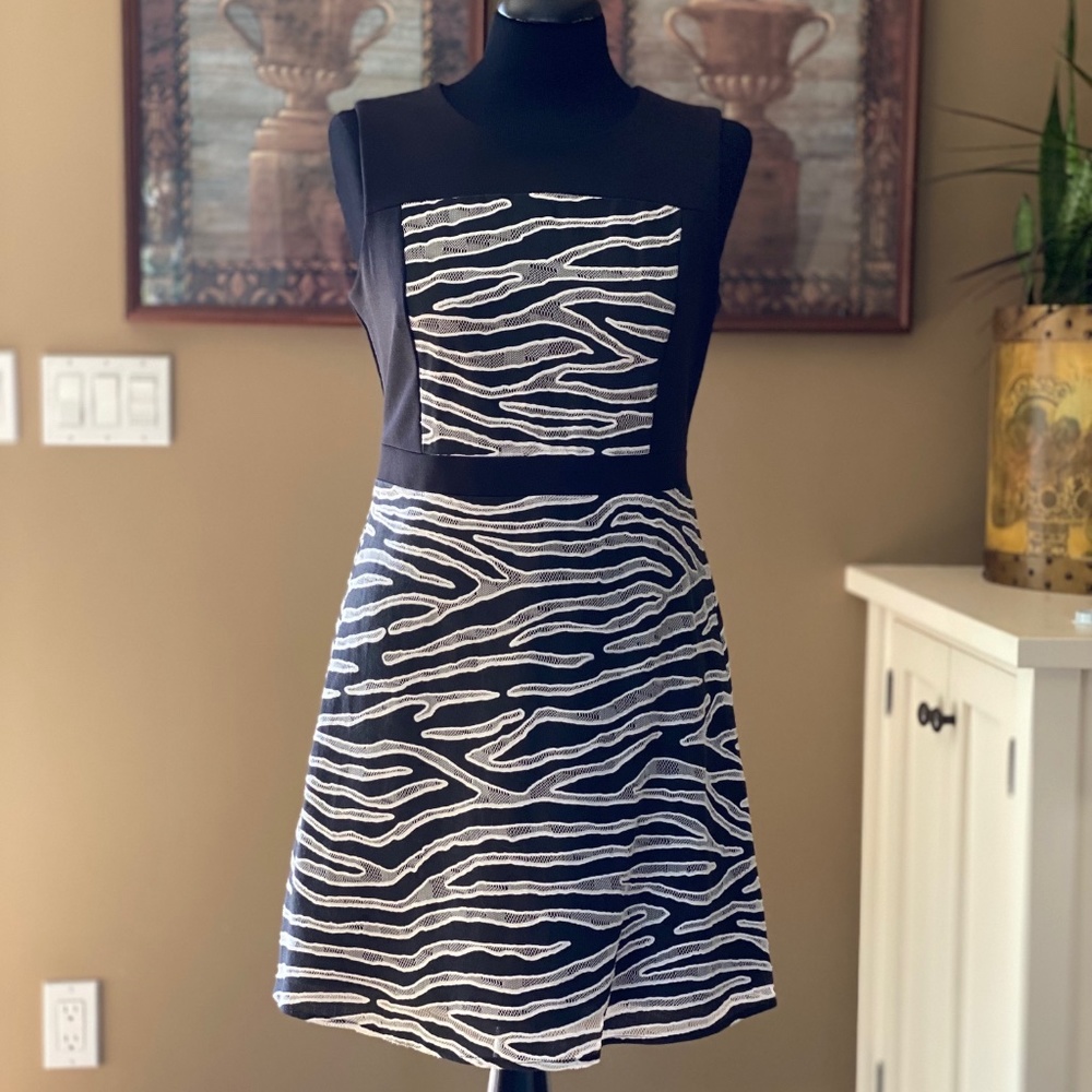 KENNETH COLE NEW YORK Womens Black and White Sleeveless Knee Length Dress. Sz 8P